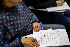 Aluna em aula de Harmonia, no Cigam